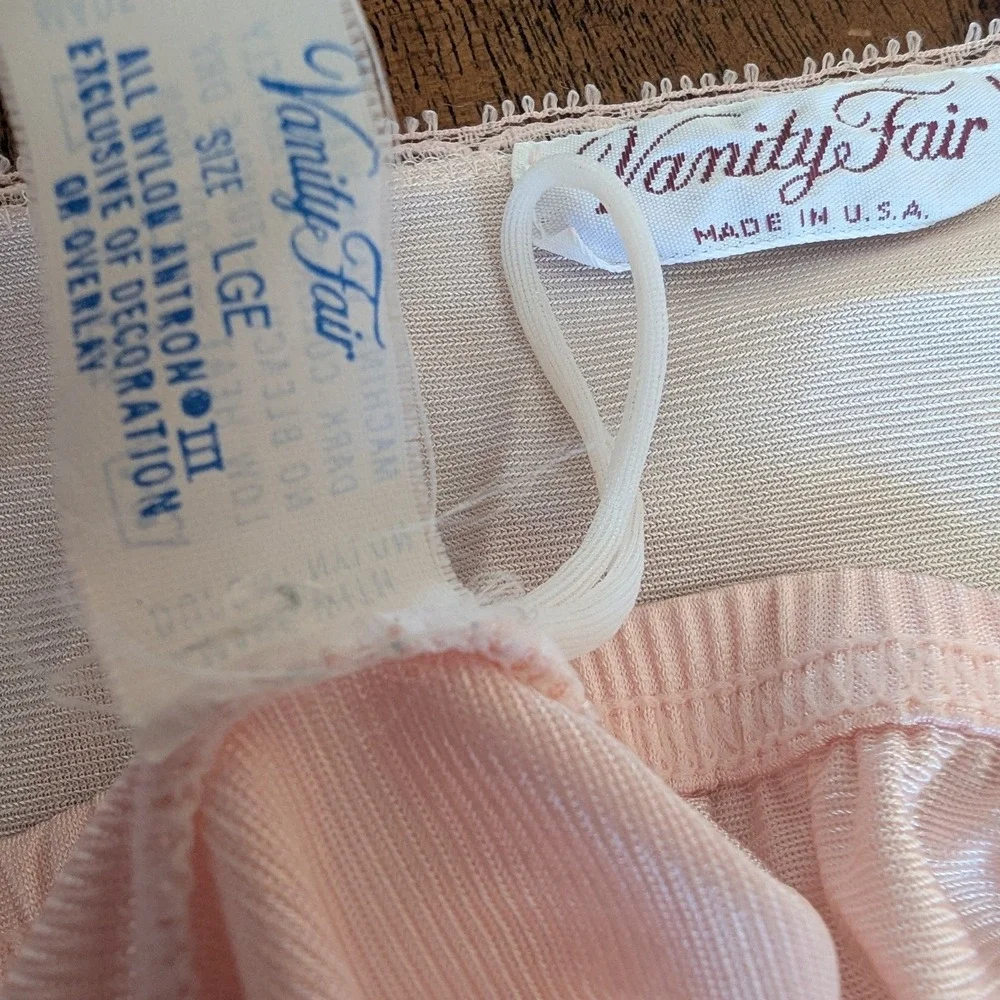 Vtg Vanity Fair Pajama 2‎ Pc Set Pink Lace Trim Antron III Nylon Silky Feel Lg